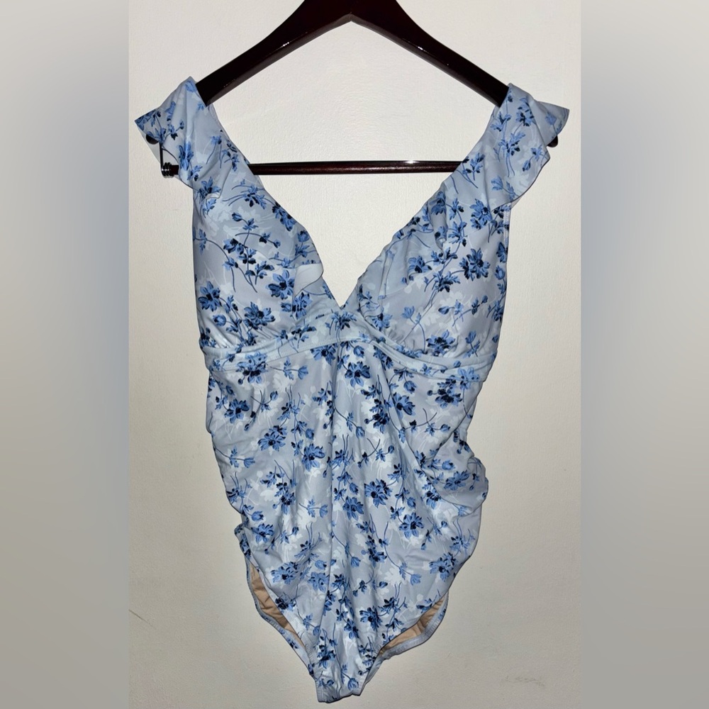 NWT A Pea in the Pod Ruffled Maternity One Piece Floral Swimsuit UPF 50+